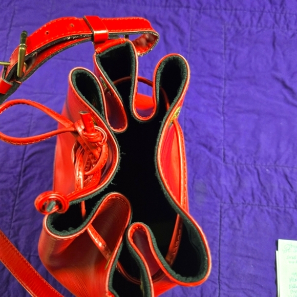 EUC LOUIS VUITTON NOE RED EPI SHOULDER BAG Date code AR0944 - Picture 6 of 12